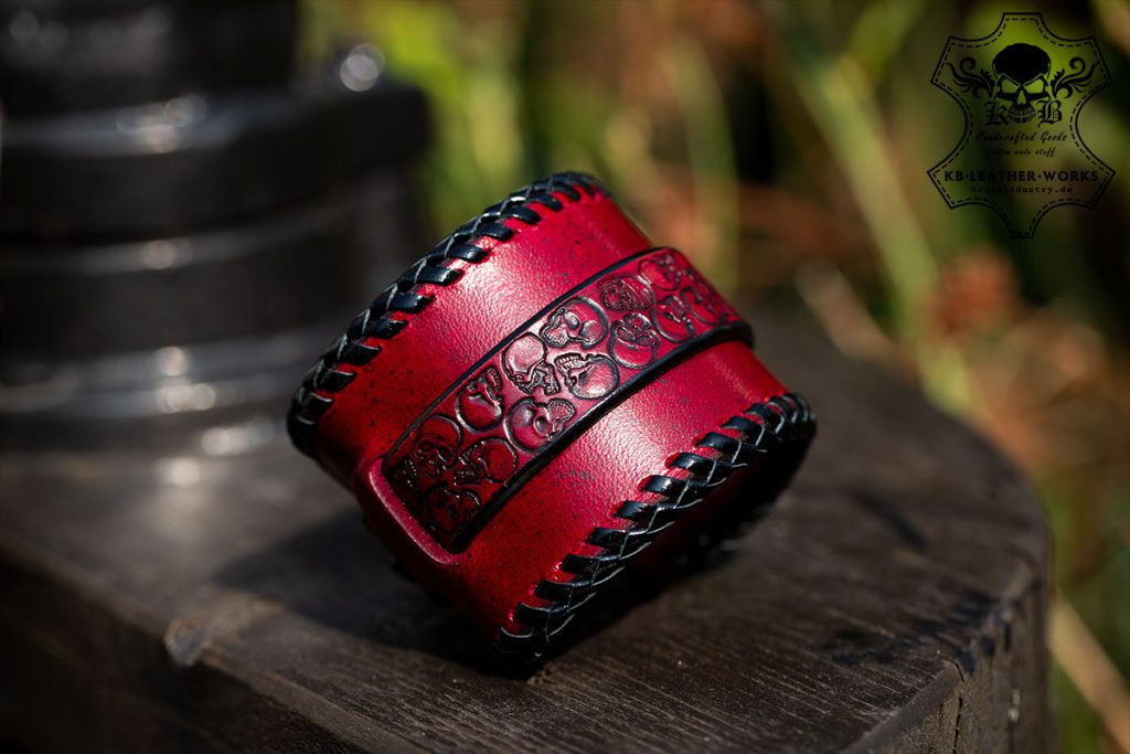 Red skull Bracelet - KB Leather Works - trussindustry.de